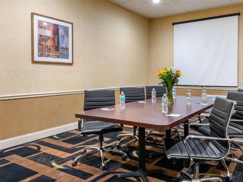 Hotel Quality And Riverfront 2*