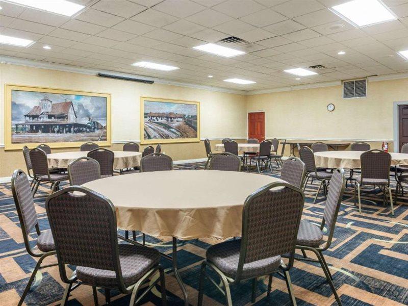 Quality And Riverfront Hotel 2*