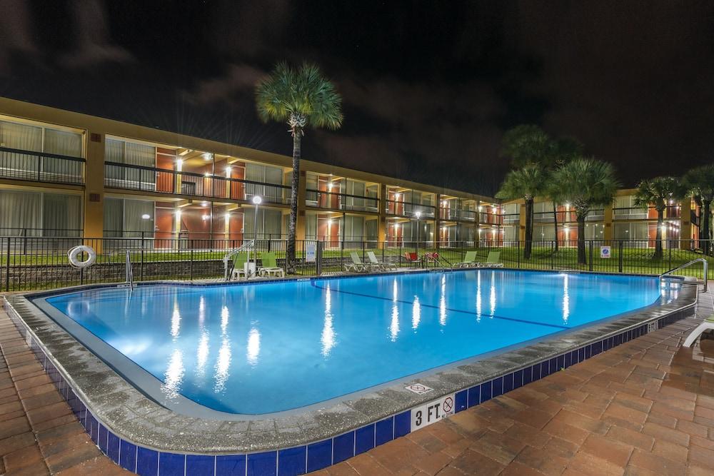 Hotel Quality And Riverfront 2*