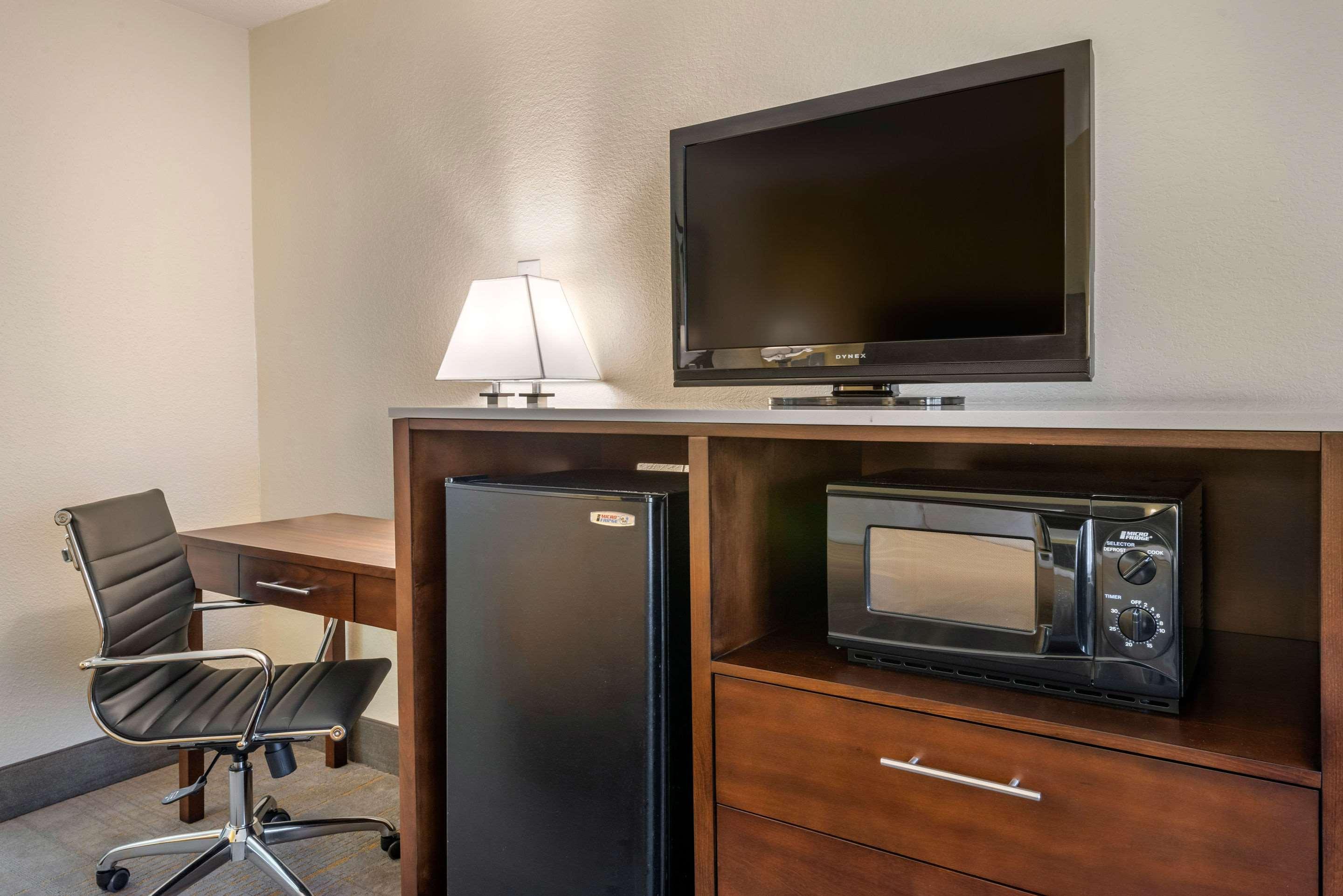 Quality And Riverfront Hotel 2*