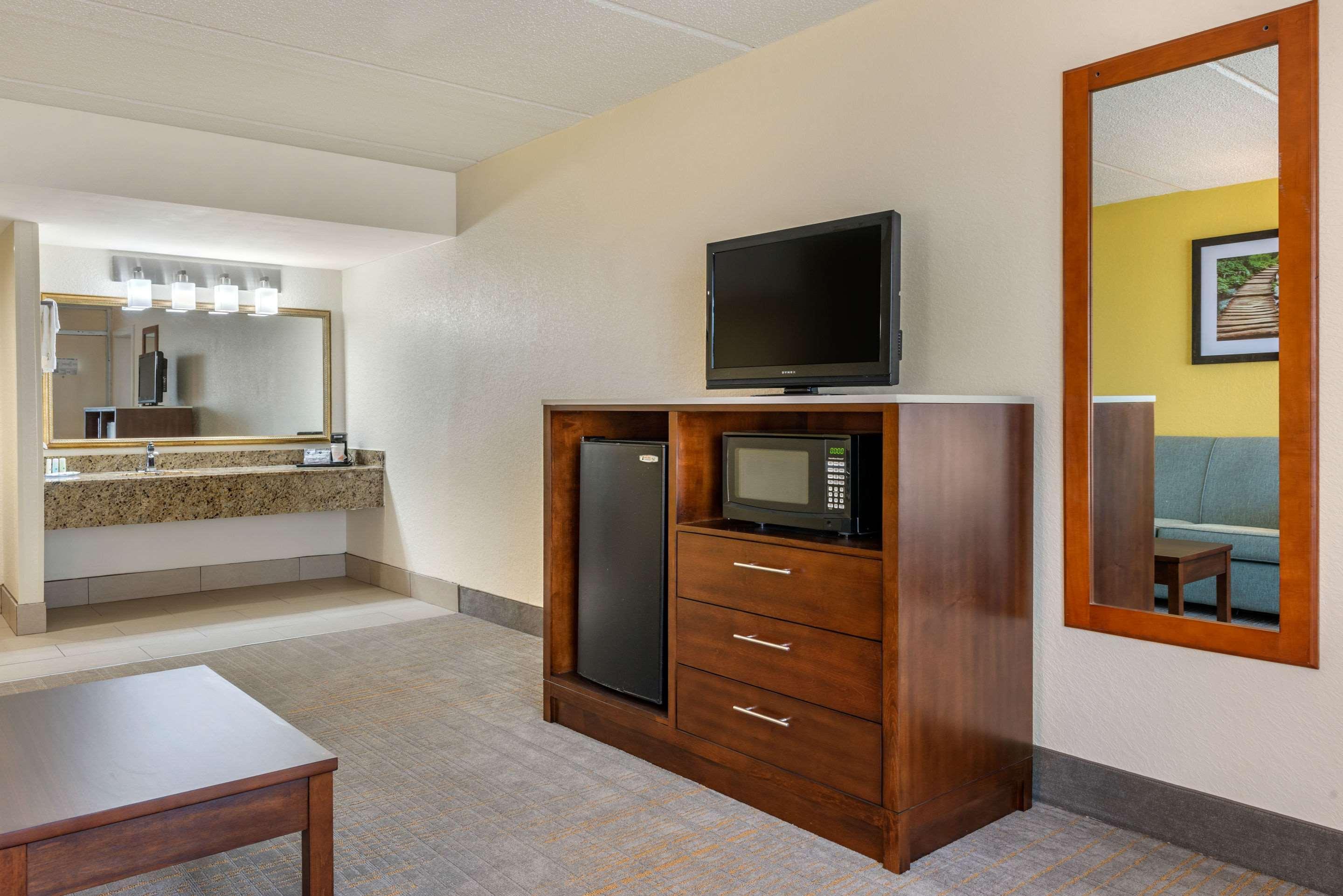 Hotel Quality And Riverfront 2*