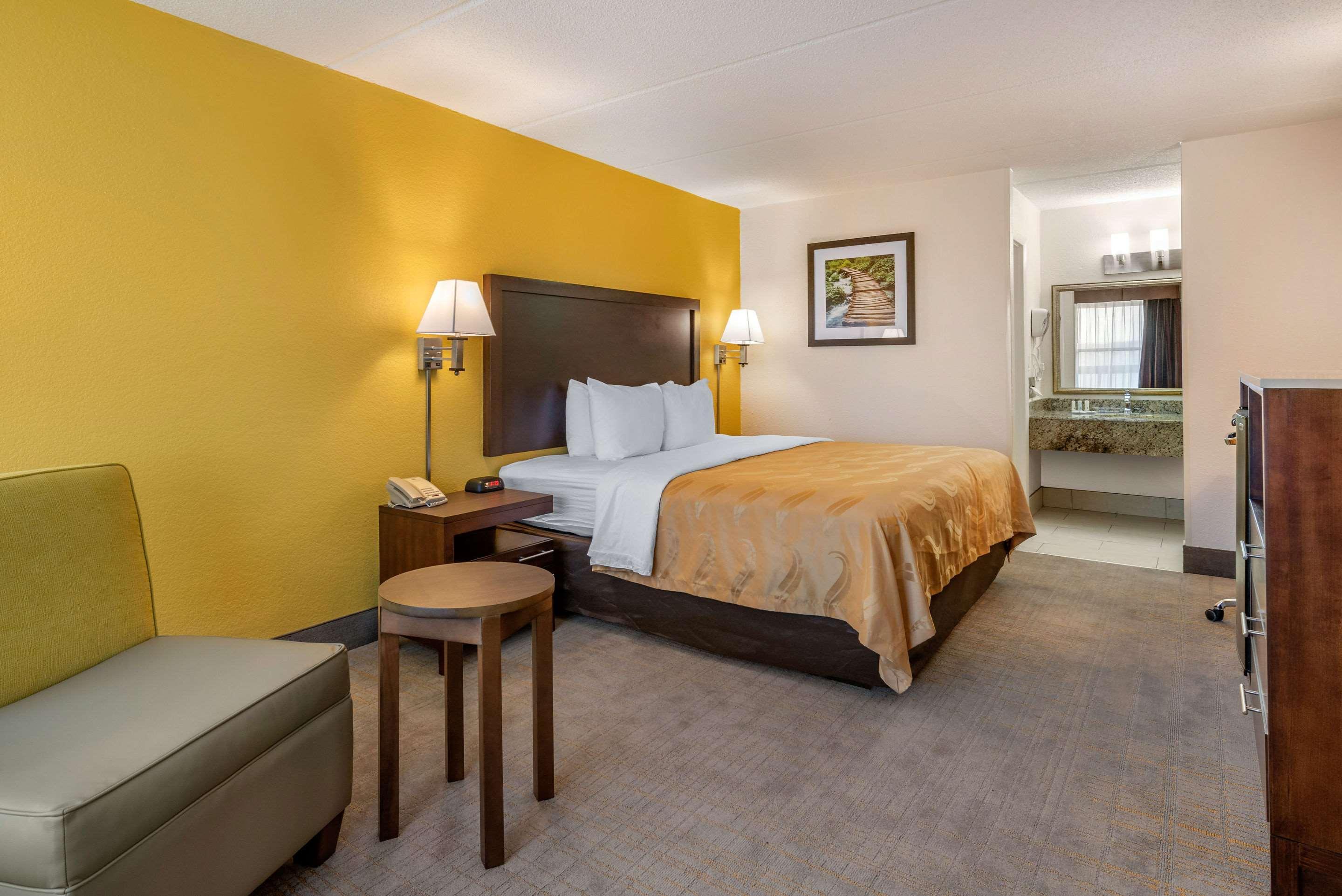 Quality And Riverfront Hotel 2*