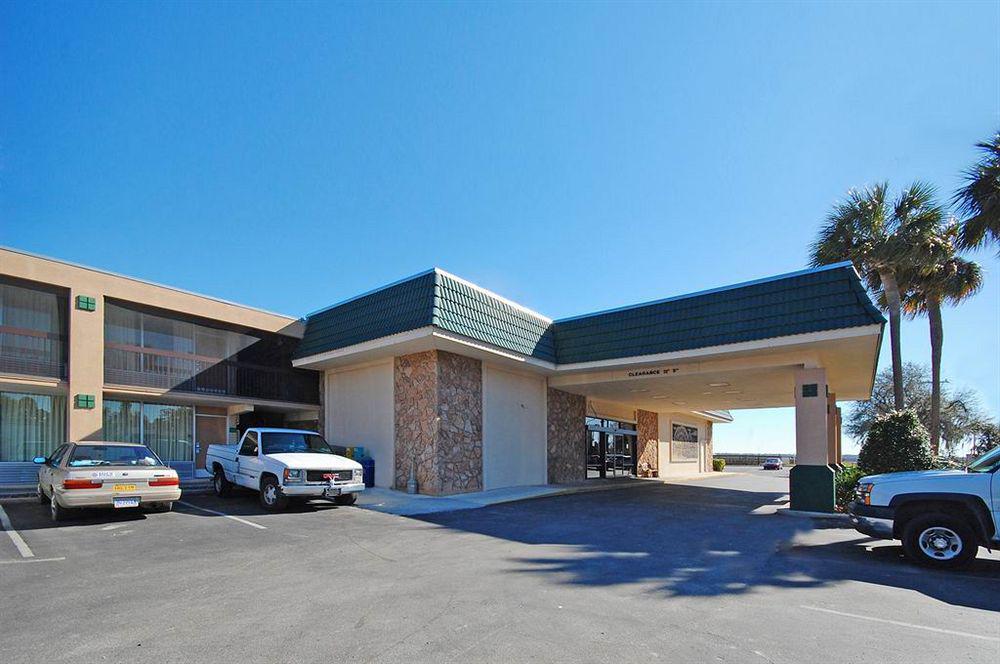 Quality And Riverfront Hotel 2*